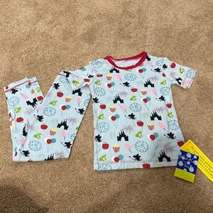 Kickee size 5 pajamas, new with tags